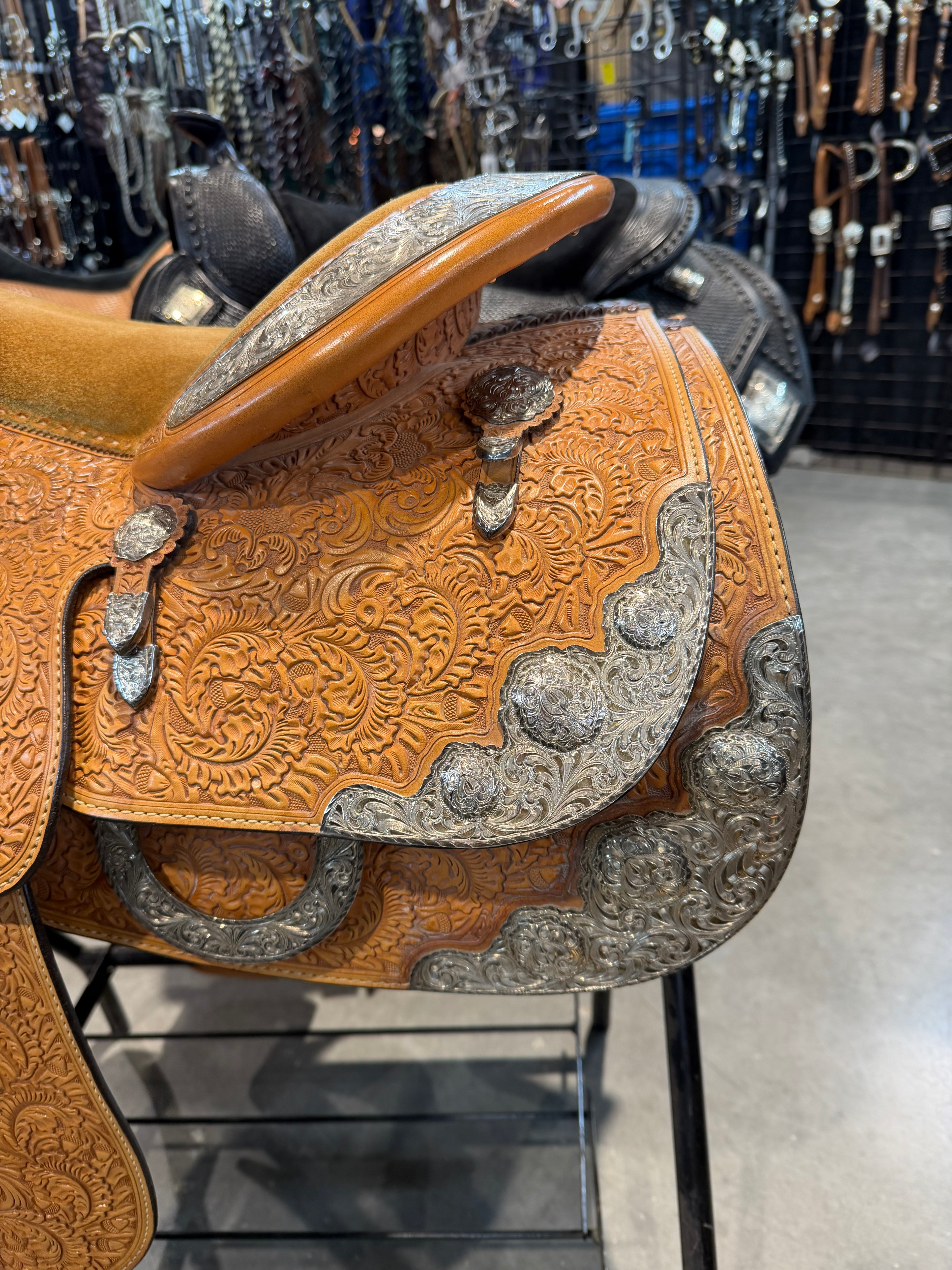 Blue Ribbon JH 16.5" tree 15.5" finished seat