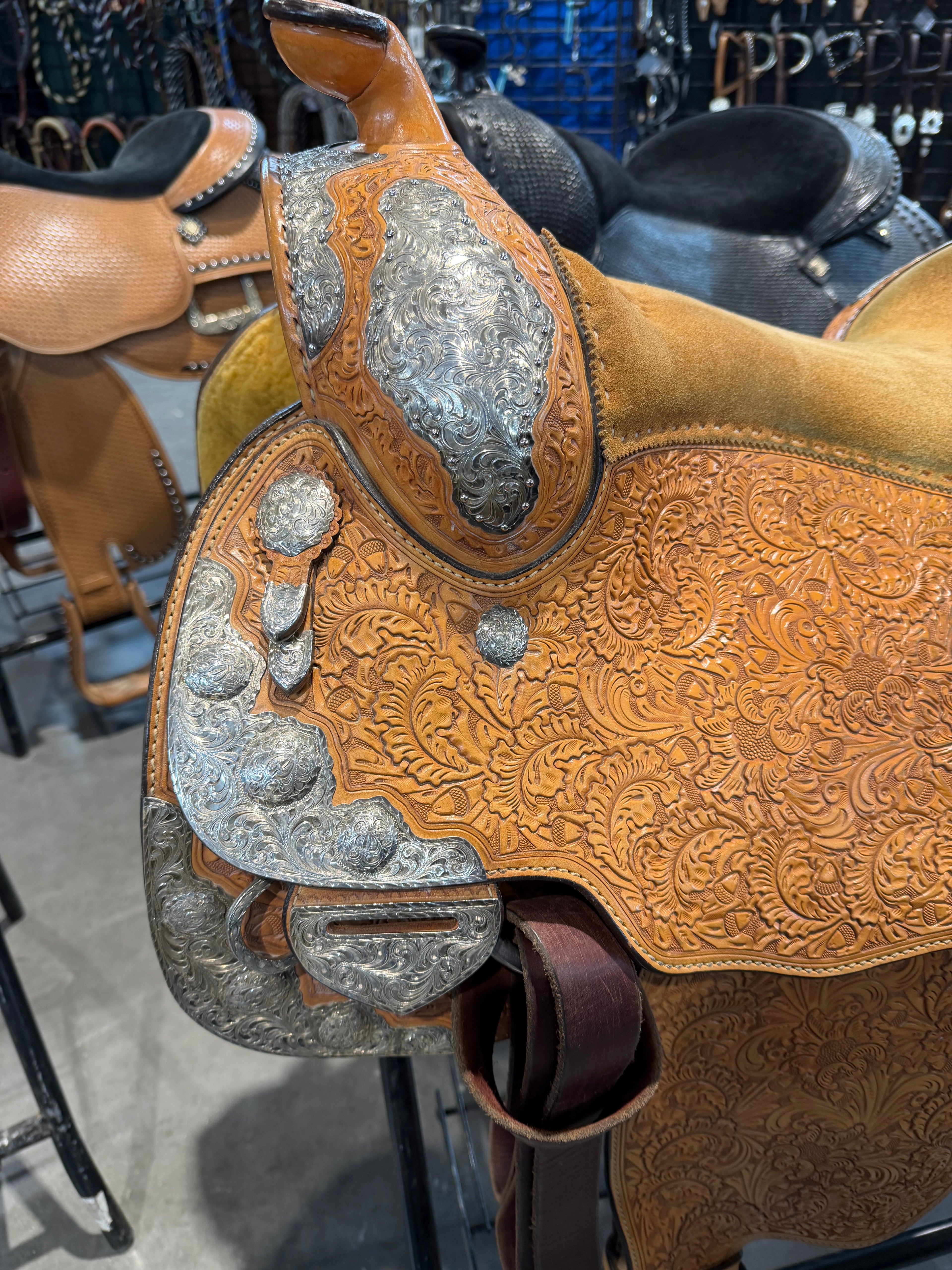 Blue Ribbon JH 16.5" tree 15.5" finished seat