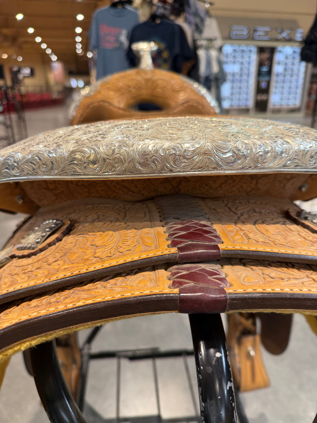 Blue Ribbon Dowdy Tree 16" Seat Used